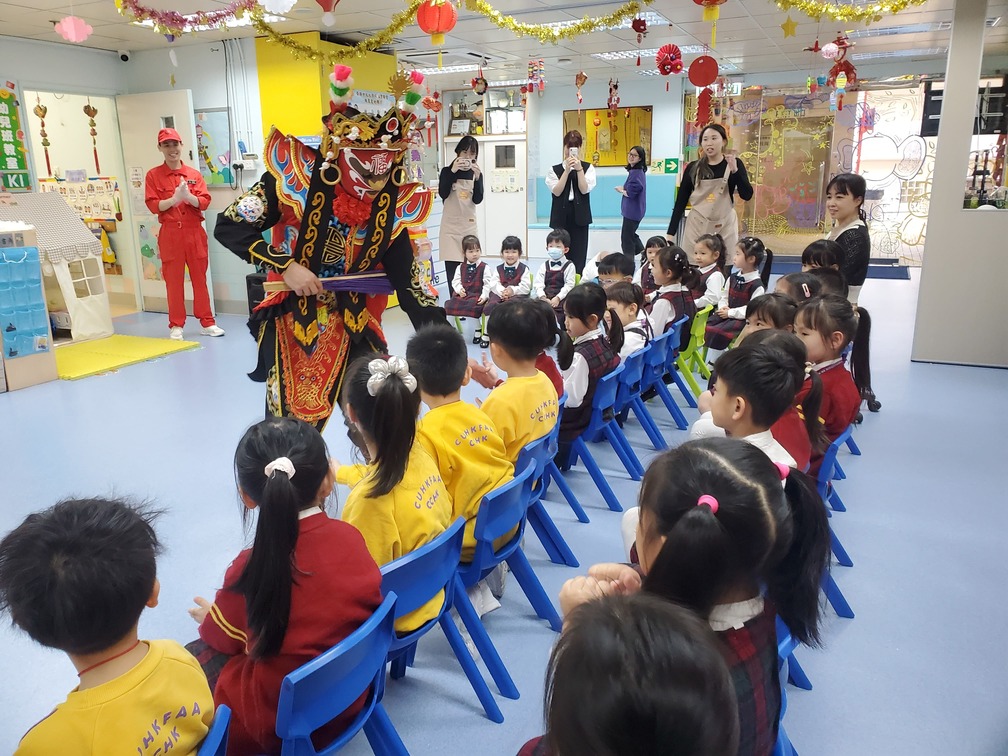元宵節慶祝活動—川劇變臉及拉麵表演 Lantern Festival Celebrations—Sichuan Opera Face-Changing and Noodle-Pulling Performance (25-26)